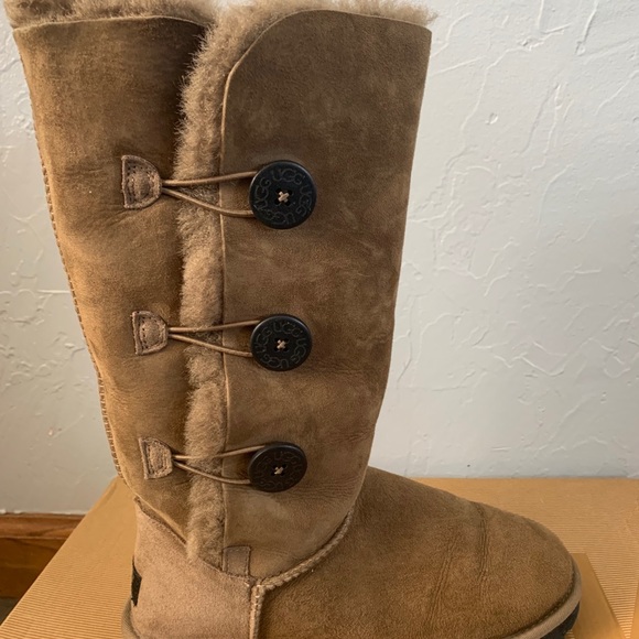 UGG: Bailey Button Triplet Boots - Picture 2 of 5